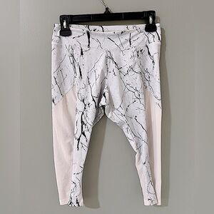 Barley Bicknell crop Tight in White Marble size medium 
VARLEY
: White Marble